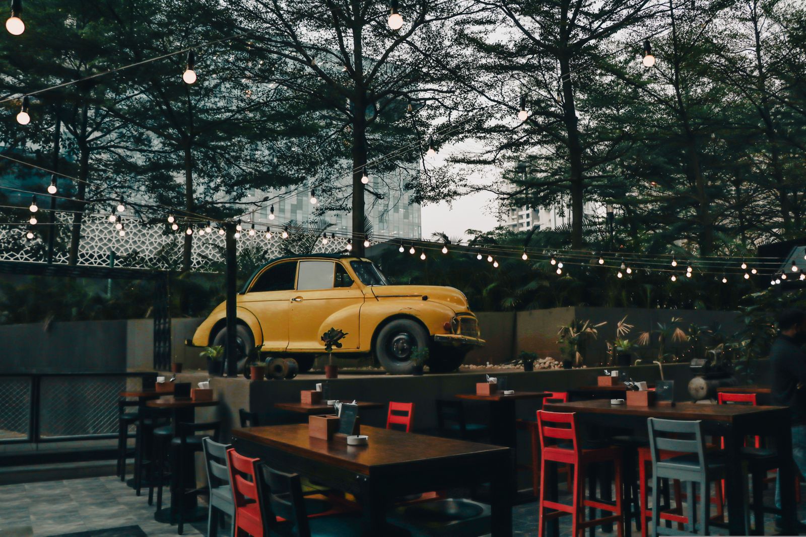 Iron Bar & Grill, Bar & Grill